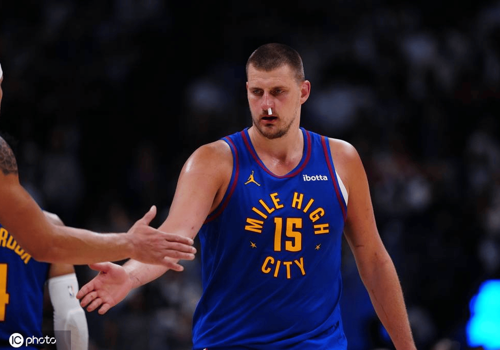 开云体育网站-约基奇三双+压哨绝杀，掘金1分险胜快船 