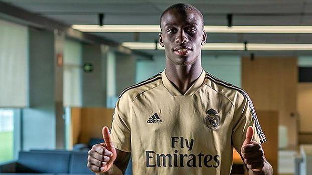 开云体育官网-足球薪资帽出台，豪门引援受限的简单介绍