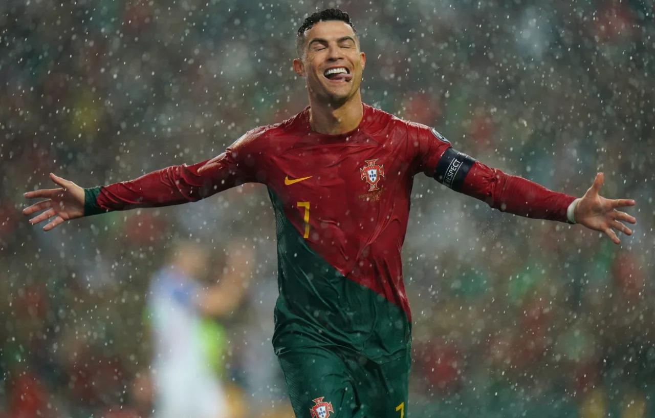 C罗帽子戏法助力葡萄牙横扫对手 