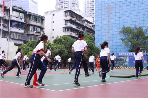 开云体育网站-包含体育教育扶贫：偏远山区建百个运动场的词条