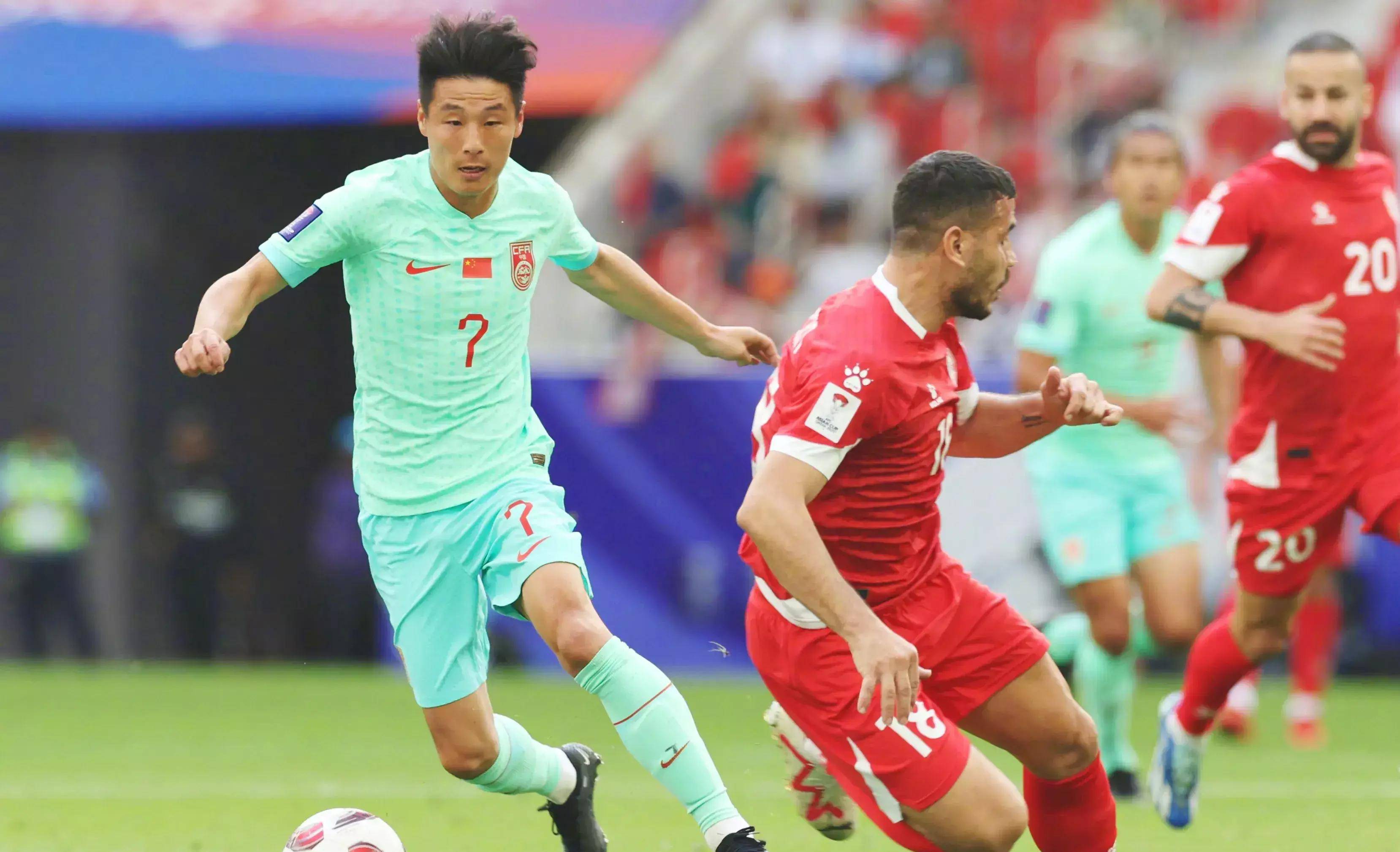 武磊双响+造点！国足3-0大胜新加坡的简单介绍