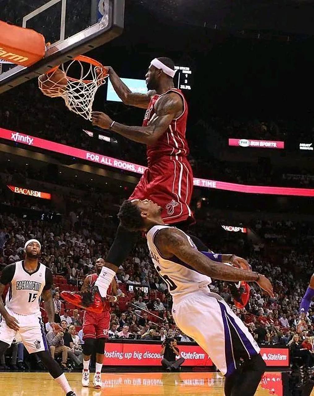 关于本周五大扣篮合集:飞天暴扣太炸了!的信息 关于本周五大扣篮合集:飞天暴扣太炸了!的信息