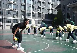 退役运动员进校园:千名冠军当体育辅导员 退役运动员进校园:千名冠军当体育辅导员