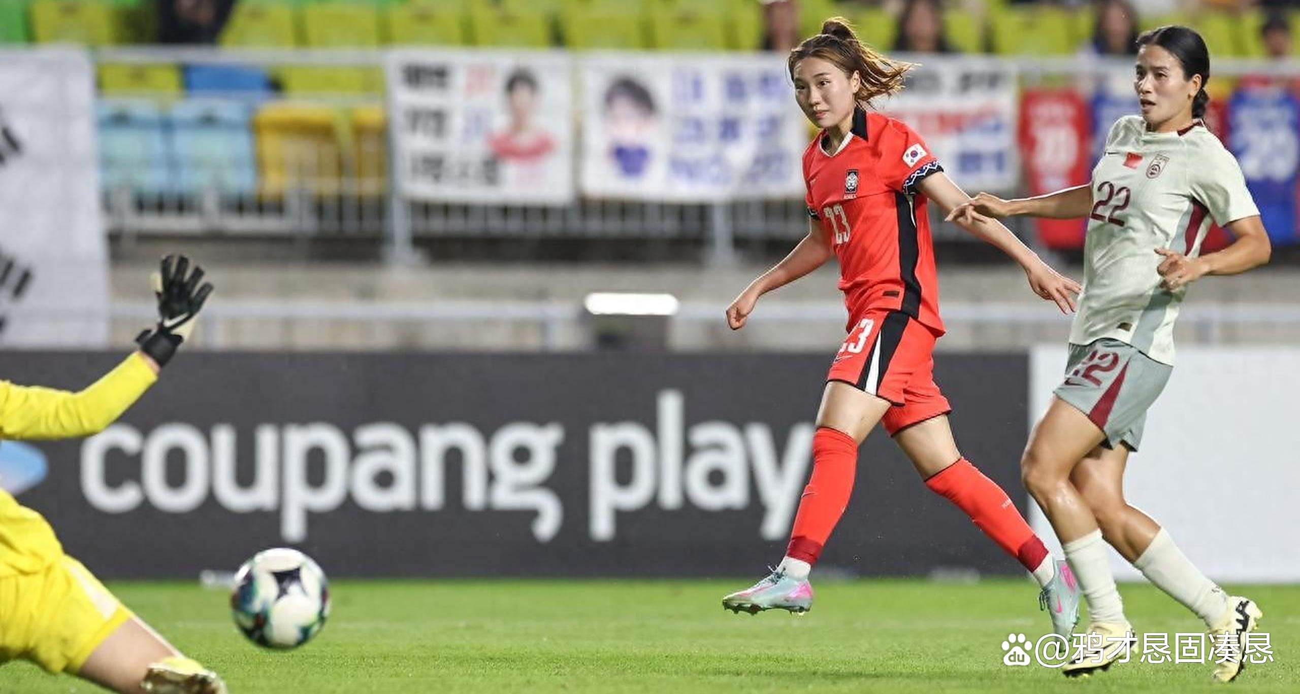 某女足球员月薪仅5000元，待遇引争议的简单介绍