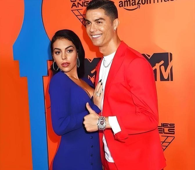 关于球星穿搭盘点:梅西居家,C罗超模范儿的信息 关于球星穿搭盘点:梅西居家,C罗超模范儿的信息