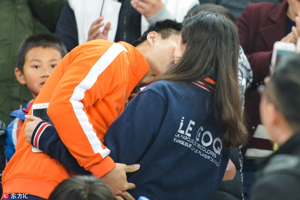 关于某中超球员求婚成功，球场浪漫一幕的信息