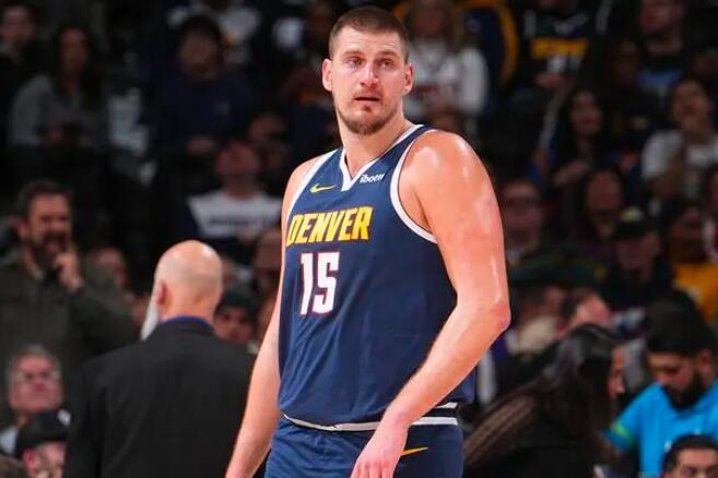 约基奇三双助掘金再胜太阳 